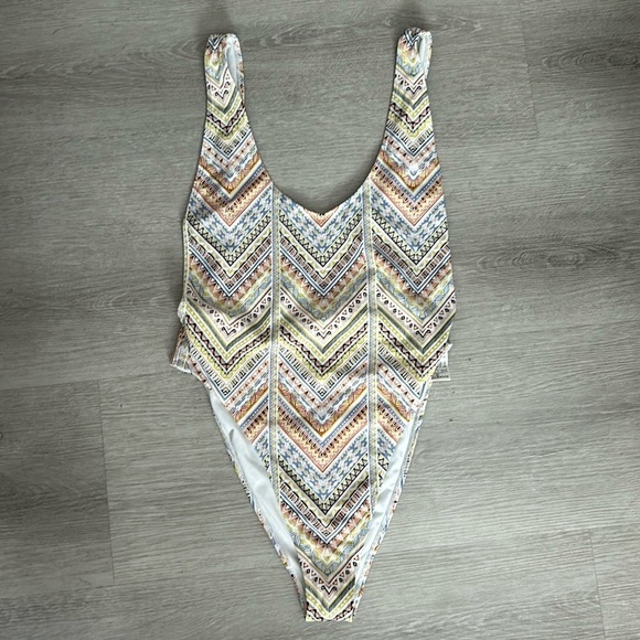 Forever 21 high leg printed one piece swimsuit - Picture 1 of 8